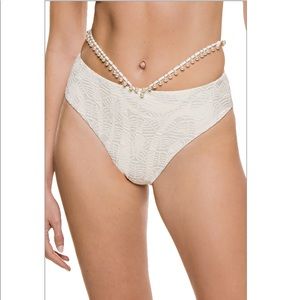 Devon Windsor Esme Bottom